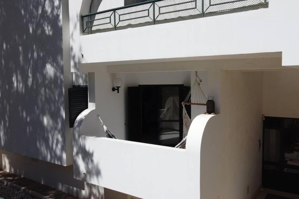 Charming Beachside Apartment- The Perfect Getaway! Албуфейра Екстериор снимка