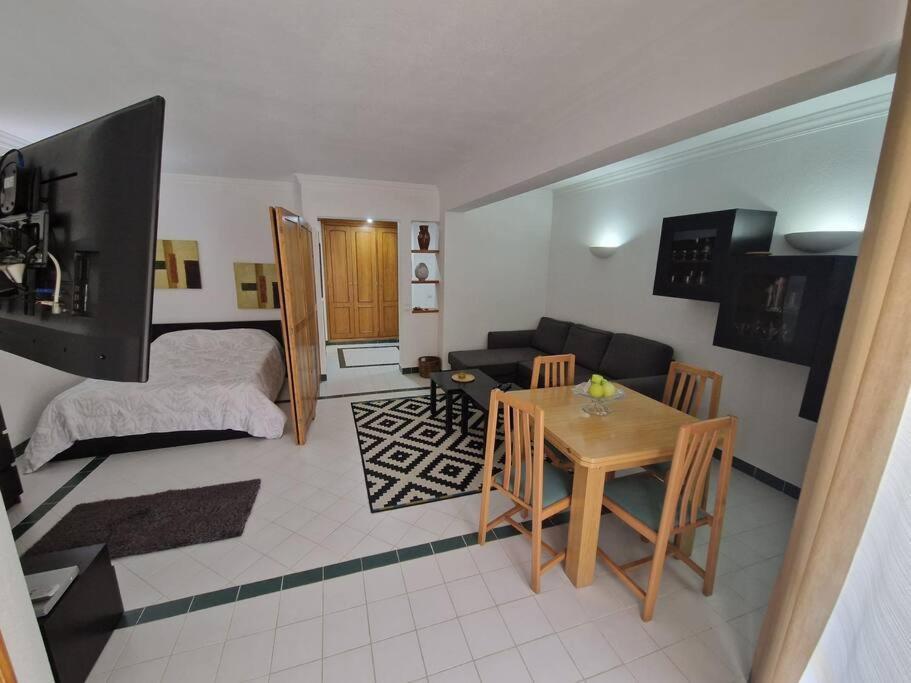 Charming Beachside Apartment- The Perfect Getaway! Албуфейра Екстериор снимка
