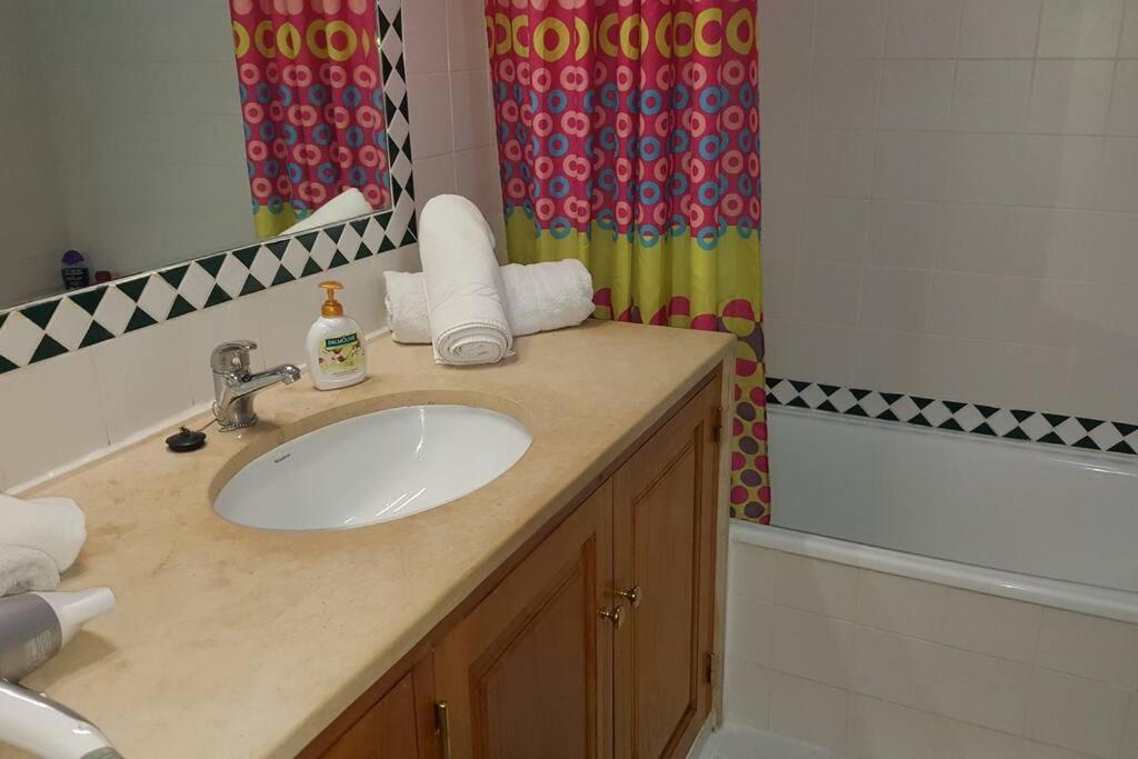 Charming Beachside Apartment- The Perfect Getaway! Албуфейра Екстериор снимка